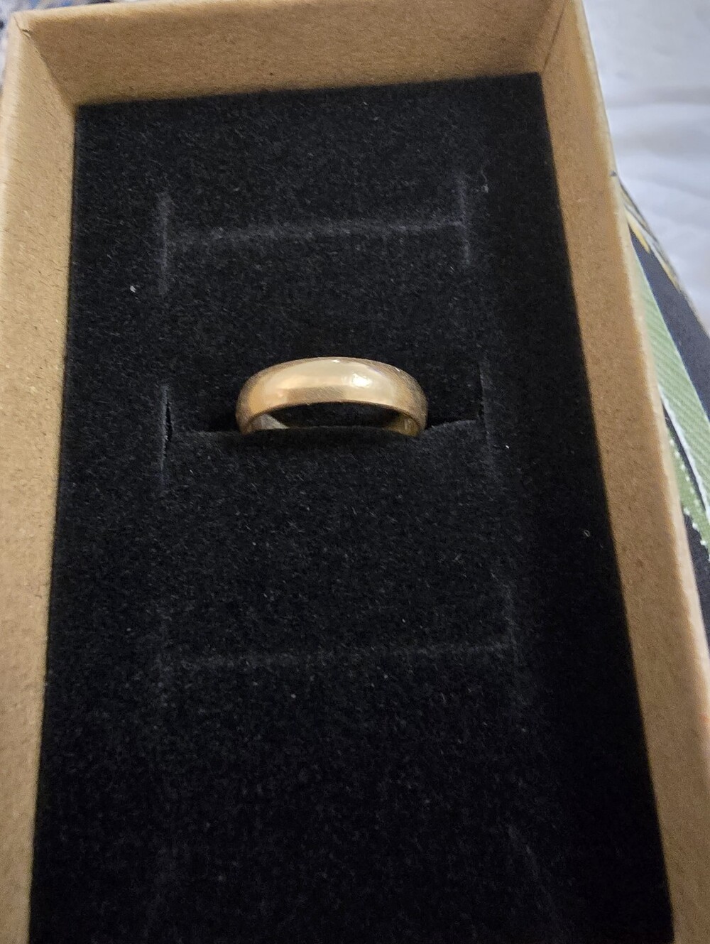 Women's 14k Gold Wedding Band. Size 5. In Great Condition. Marked
